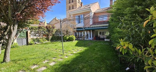 Foto 1 de Casa en venda a Fuensaldaña de 3 habitacions amb garatge i jardí