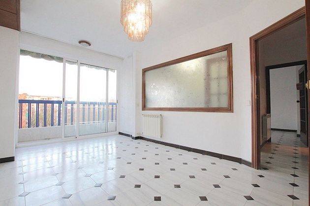 Foto 1 de Dúplex en venda a La Verneda i la Pau de 4 habitacions amb balcó i aire acondicionat