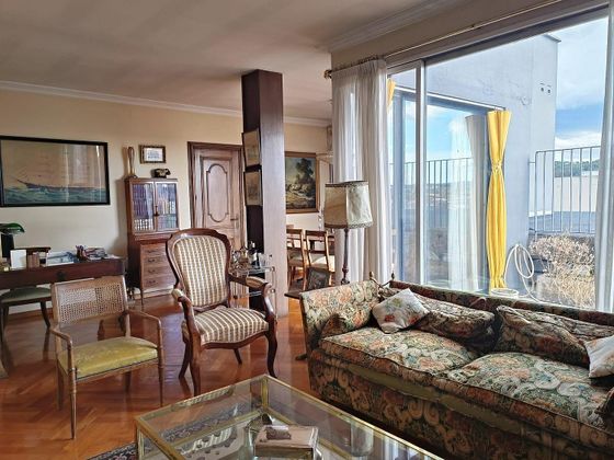 Foto 2 de Àtic en venda a Eixample Nord – La Devesa de 5 habitacions amb terrassa i balcó