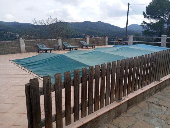 Foto 1 de Chalet en venta en Vacarisses de 5 habitaciones con terraza y piscina