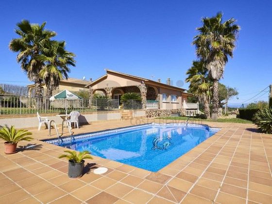 Foto 1 de Chalet en venta en calle Sant Marc de 3 habitaciones con terraza y piscina
