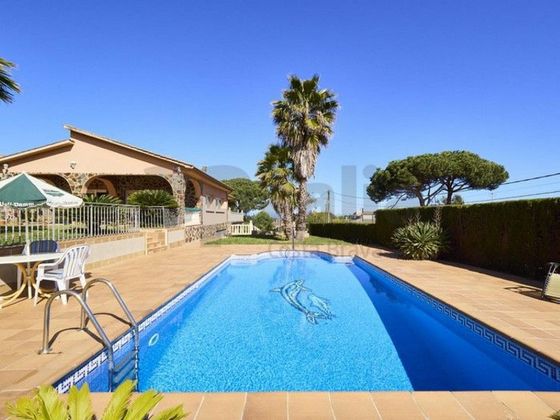 Foto 2 de Xalet en venda a calle Sant Marc de 3 habitacions amb terrassa i piscina