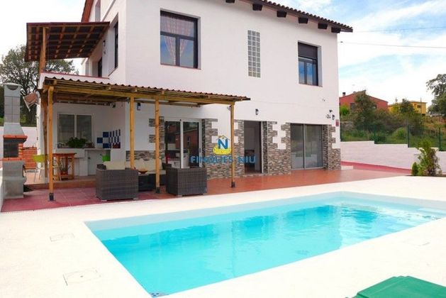Foto 1 de Chalet en venta en calle De L'acàcia de 6 habitaciones con terraza y piscina