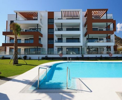 Foto 1 de Piso en venta en Las Gaviotas de 4 habitaciones con terraza y piscina