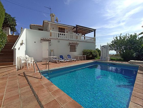 Foto 2 de Chalet en venta en calle Cártama de 3 habitaciones con terraza y piscina