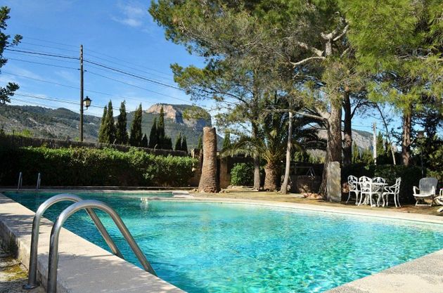 Foto 1 de Venta de chalet en Alaró de 5 habitaciones con terraza y piscina