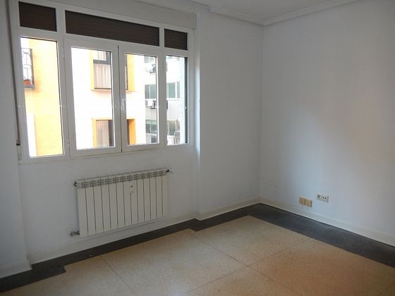 Foto 1 de Oficina en alquiler en Universidad - Malasaña de 1 habitación y 60 m²