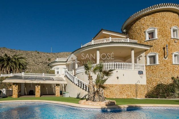 Foto 2 de Xalet en venda a El Fondo de les Neus-El Hondon de las Nieves de 5 habitacions amb terrassa i piscina