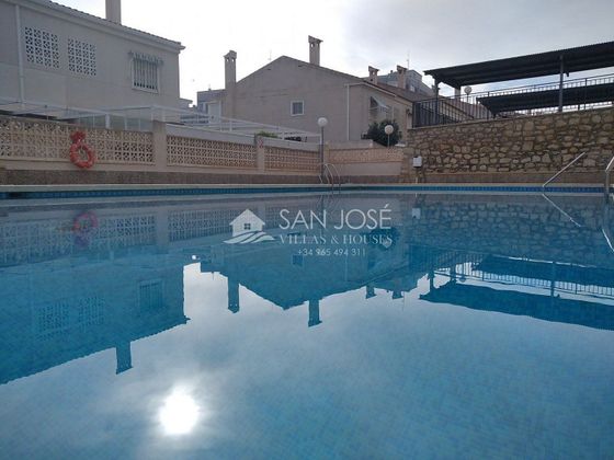 Foto 2 de Chalet en venta en Los Arenales del Sol de 3 habitaciones con piscina y garaje