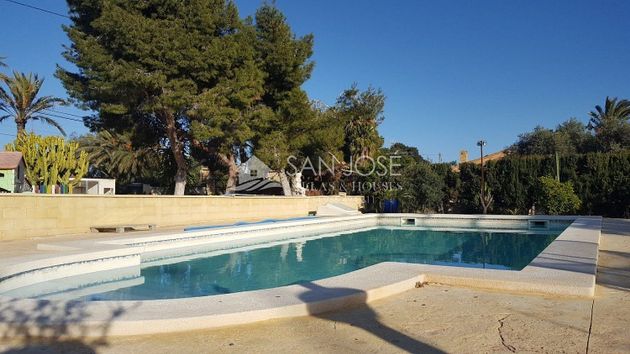 Foto 2 de Xalet en venda a El Altet de 3 habitacions amb piscina i jardí