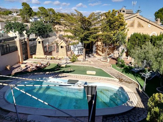 Foto 2 de Chalet en venta en Crevillent de 3 habitaciones con terraza y piscina
