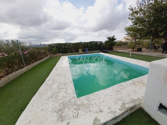 Foto 1 de Chalet en venta en El Fondo de les Neus-El Hondon de las Nieves de 3 habitaciones con piscina y calefacción