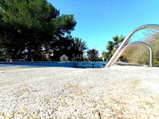 Foto 1 de Xalet en venda a El Altet de 3 habitacions amb piscina i garatge