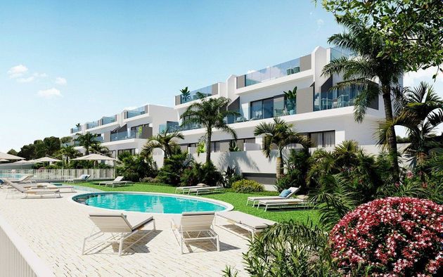 Foto 1 de Casa en venda a Centro - Torrevieja de 2 habitacions amb terrassa i piscina