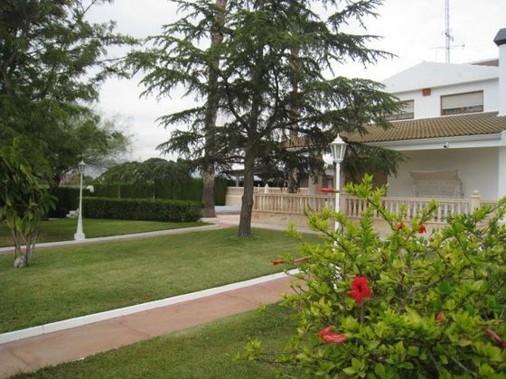 Foto 2 de Venta de chalet en Monforte del Cid de 4 habitaciones con terraza y piscina