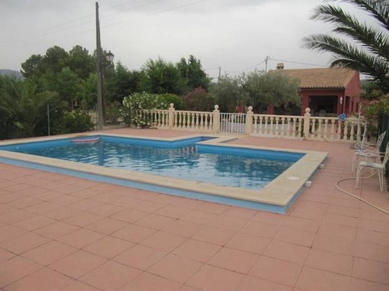 Foto 2 de Chalet en venta en Monóvar/Monòver de 4 habitaciones con terraza y piscina