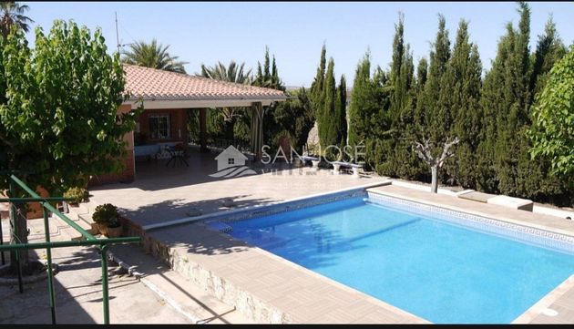Foto 1 de Chalet en venta en Agost de 3 habitaciones con terraza y piscina