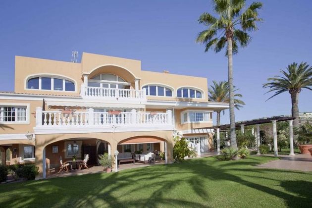 Foto 1 de Chalet en venta en Cabo de las Huertas de 10 habitaciones con terraza y piscina