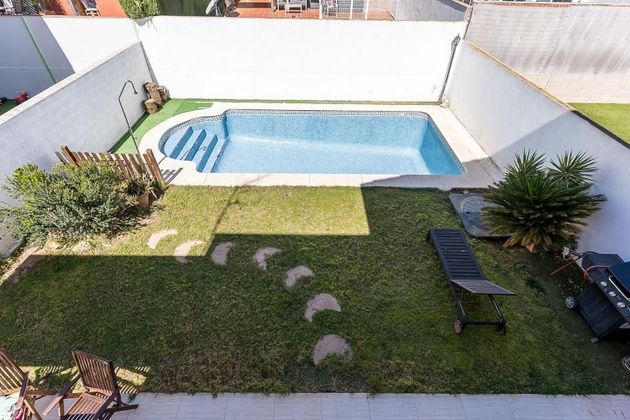 Foto 1 de Chalet en venta en Umbrete de 3 habitaciones con terraza y piscina