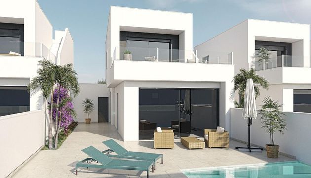 Foto 1 de Casa en venda a San Pedro del Pinatar de 3 habitacions amb terrassa i piscina