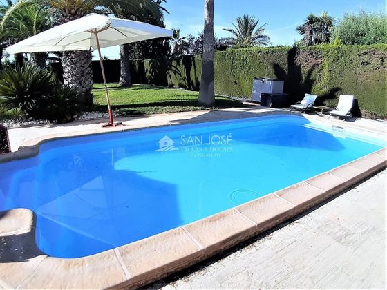 Foto 1 de Venta de chalet en Novelda de 4 habitaciones con terraza y piscina