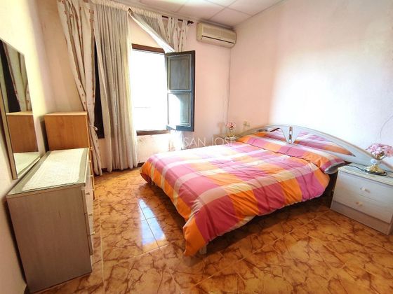 Foto 1 de Casa en venda a Monforte del Cid de 3 habitacions amb aire acondicionat