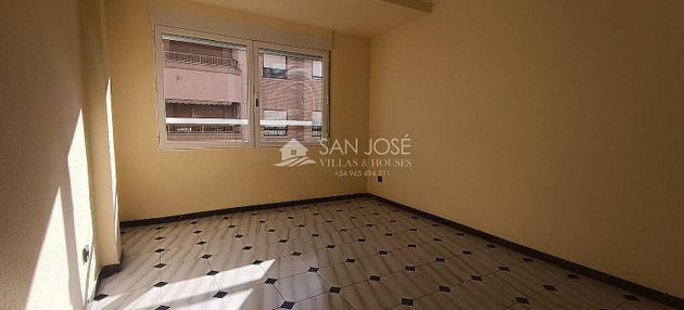 Foto 2 de Venta de piso en Novelda de 3 habitaciones con balcón