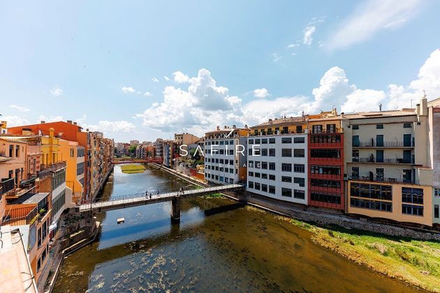Foto 2 de Ático en venta en Centre - Girona de 2 habitaciones con terraza y balcón