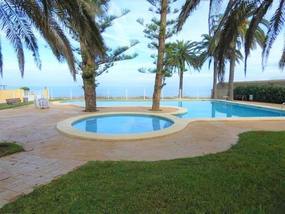 Foto 2 de Casa adossada en venda a Les Marines/Las Marinas de 4 habitacions amb terrassa i piscina