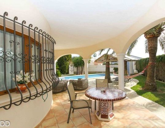 Foto 2 de Xalet en venda a Les Marines/Las Marinas de 3 habitacions amb terrassa i piscina