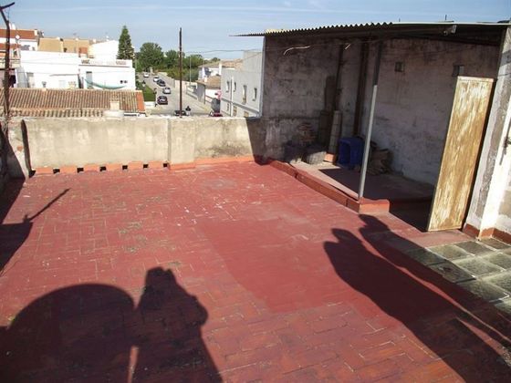 Foto 2 de Casa en venda a Miramar de 5 habitacions amb terrassa i garatge