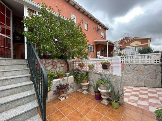 Foto 1 de Casa en venda a Seseña Nuevo de 4 habitacions amb terrassa i garatge