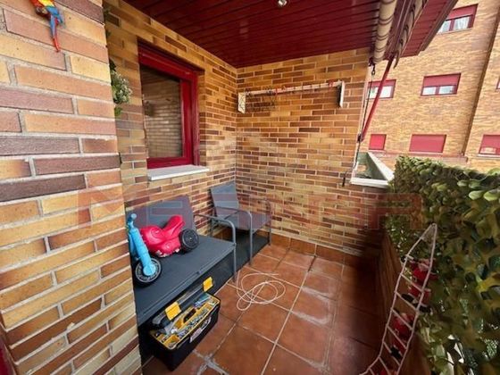 Foto 2 de Pis en venda a El Quiñón de 4 habitacions amb terrassa i piscina