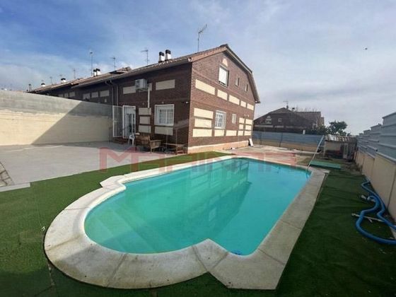 Foto 1 de Casa en venda a Torrecastillo de 3 habitacions amb piscina i garatge