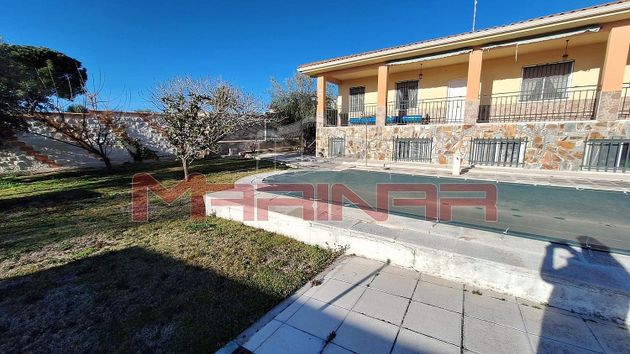 Foto 1 de Chalet en venta en Borox de 3 habitaciones con terraza y piscina