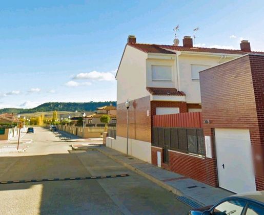 Foto 1 de Casa adossada en venda a Venta de Baños de 3 habitacions amb terrassa i garatge