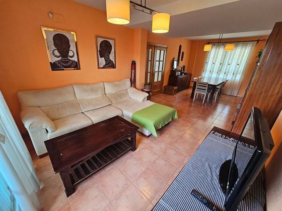 Foto 1 de Casa adosada en venta en Grijota de 4 habitaciones con terraza y piscina