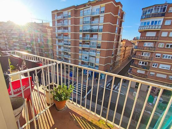 Foto 1 de Venta de piso en Campo de la Juventud de 2 habitaciones con terraza y balcón