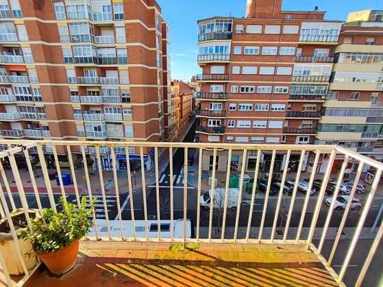 Foto 2 de Venta de piso en Campo de la Juventud de 2 habitaciones con terraza y balcón