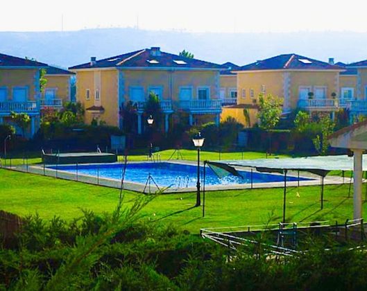 Foto 1 de Xalet en venda a Grijota de 4 habitacions amb terrassa i piscina