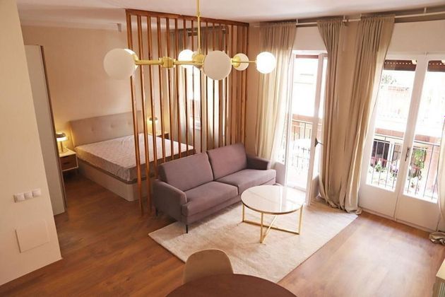Foto 1 de Pis en venda a Vila de Gràcia de 2 habitacions amb balcó i aire acondicionat