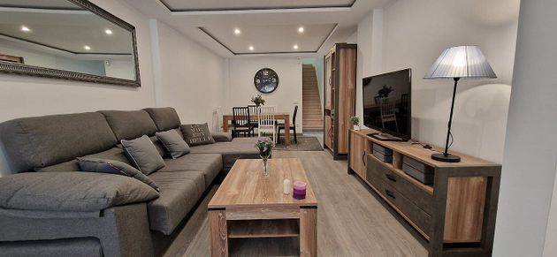 Foto 2 de Casa en venda a Perales de Tajuña de 4 habitacions amb balcó i aire acondicionat