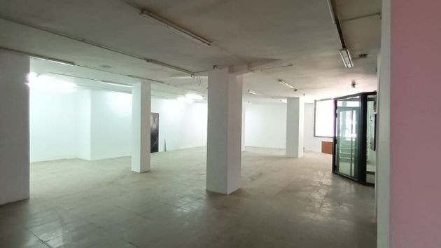 Foto 2 de Local en alquiler en La Alhóndiga de 177 m²