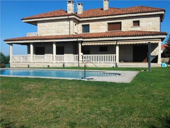 Foto 1 de Xalet en venda a San Cibrao das Viñas de 6 habitacions amb terrassa i piscina