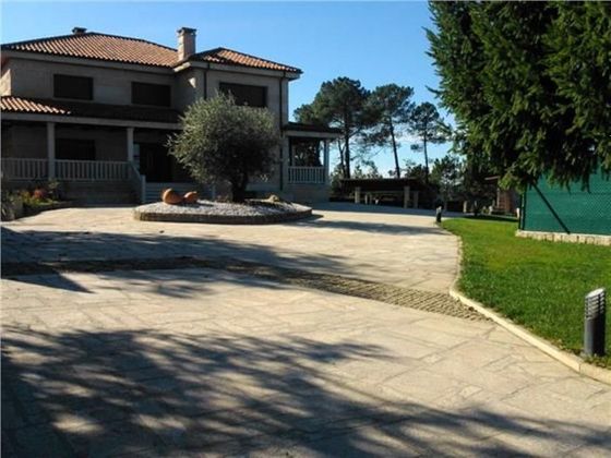 Foto 2 de Xalet en venda a San Cibrao das Viñas de 6 habitacions amb terrassa i piscina