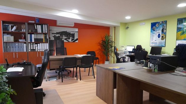 Foto 1 de Oficina en venda a Casco Viejo amb aire acondicionat
