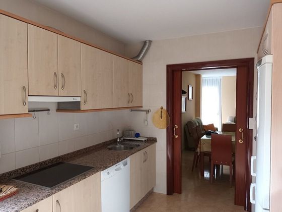 Foto 2 de Piso en venta en Pobra do Caramiñal (A) de 3 habitaciones con garaje y ascensor