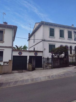 Foto 2 de Casa en venta en Ensanche - Sar de 6 habitaciones con terraza y piscina