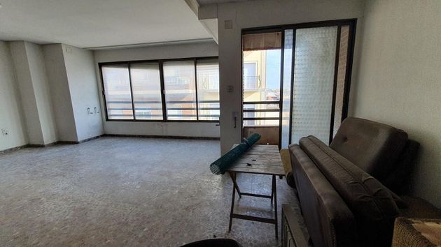 Foto 2 de Venta de piso en Carlet de 4 habitaciones con balcón y ascensor