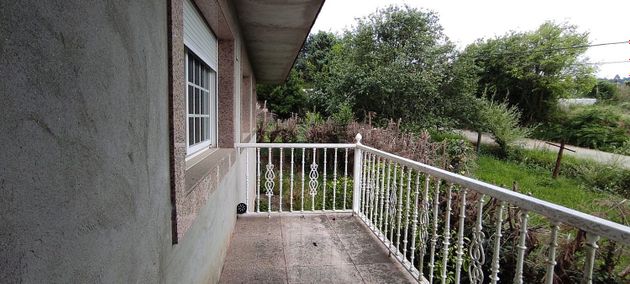 Foto 2 de Chalet en venta en Cabral - Candeán de 4 habitaciones con jardín y balcón